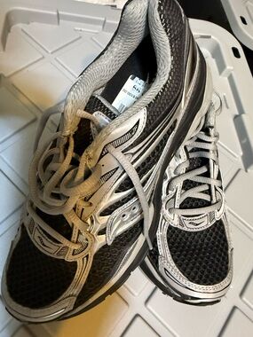 Saucony Black and White Men's Athletic Running Shoes